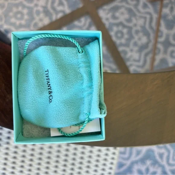 Tiffany & Co. authentic sterling silver & 18k gold interlocking heart bracelet - Picture 7 of 9